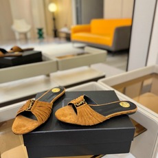 YSL「SAINT LAURENT*」 夏季新品 优雅大气拖鞋 —————————— 平底设计拉长腿部线条, 瞬间点 YSL「SAINT LAURENT*」 夏季新品 优雅大气拖鞋 —————————— 平底设计拉长腿部线条, 瞬间点
