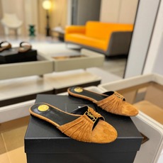 YSL「SAINT LAURENT*」 夏季新品 优雅大气拖鞋 —————————— 平底设计拉长腿部线条, 瞬间点 YSL「SAINT LAURENT*」 夏季新品 优雅大气拖鞋 —————————— 平底设计拉长腿部线条, 瞬间点