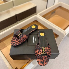 YSL「SAINT LAURENT*」 夏季新品 优雅大气拖鞋 —————————— 平底设计拉长腿部线条, 瞬间点 YSL「SAINT LAURENT*」 夏季新品 优雅大气拖鞋 —————————— 平底设计拉长腿部线条, 瞬间点
