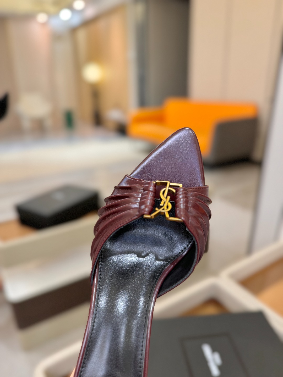 YSL「SAINT LAURENT*」 夏季新品 尖头优雅大气高跟拖鞋 —————————— 尖头设计拉长腿部线条, YSL「SAINT LAURENT*」 夏季新品 尖头优雅大气高跟拖鞋 —————————— 尖头设计拉长腿部线条,
