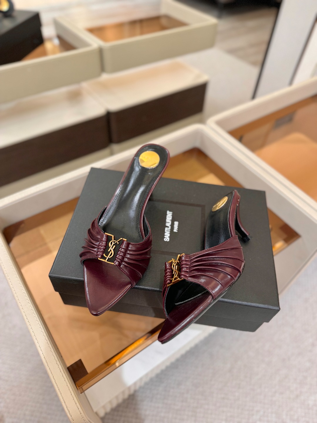YSL「SAINT LAURENT*」 夏季新品 尖头优雅大气高跟拖鞋 —————————— 尖头设计拉长腿部线条, YSL「SAINT LAURENT*」 夏季新品 尖头优雅大气高跟拖鞋 —————————— 尖头设计拉长腿部线条,