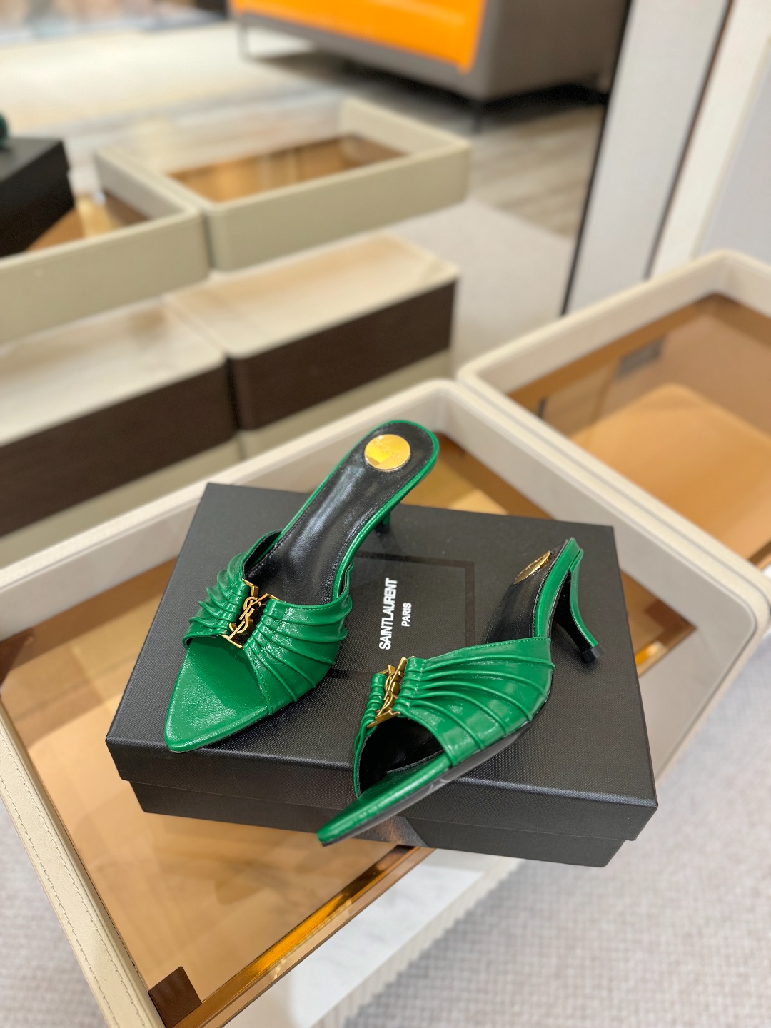 YSL「SAINT LAURENT*」 夏季新品 尖头优雅大气高跟拖鞋 —————————— 尖头设计拉长腿部线条, YSL「SAINT LAURENT*」 夏季新品 尖头优雅大气高跟拖鞋 —————————— 尖头设计拉长腿部线条,