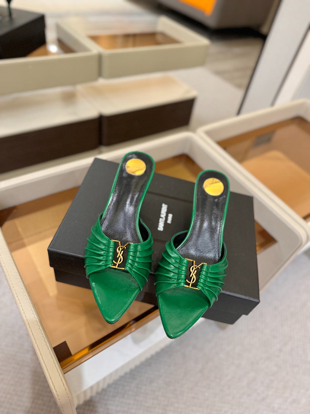 YSL「SAINT LAURENT*」 夏季新品 尖头优雅大气高跟拖鞋 —————————— 尖头设计拉长腿部线条, YSL「SAINT LAURENT*」 夏季新品 尖头优雅大气高跟拖鞋 —————————— 尖头设计拉长腿部线条,