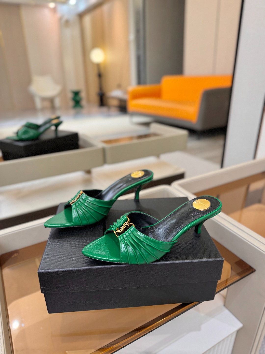YSL「SAINT LAURENT*」 夏季新品 尖头优雅大气高跟拖鞋 —————————— 尖头设计拉长腿部线条, YSL「SAINT LAURENT*」 夏季新品 尖头优雅大气高跟拖鞋 —————————— 尖头设计拉长腿部线条,