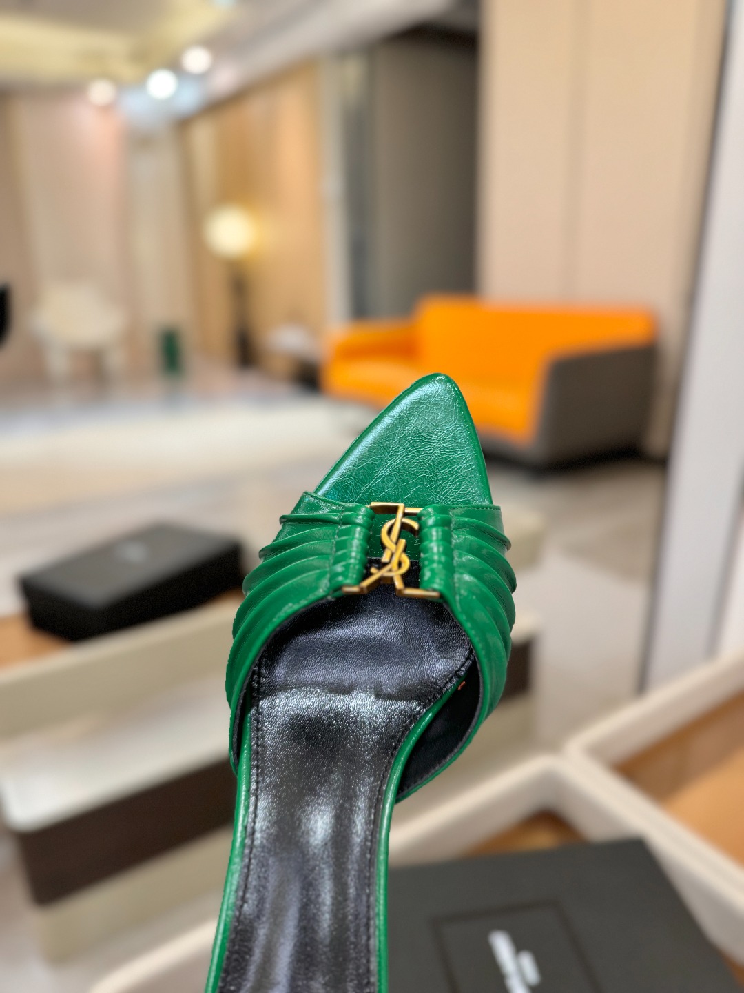 YSL「SAINT LAURENT*」 夏季新品 尖头优雅大气高跟拖鞋 —————————— 尖头设计拉长腿部线条, YSL「SAINT LAURENT*」 夏季新品 尖头优雅大气高跟拖鞋 —————————— 尖头设计拉长腿部线条,