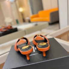YSL「SAINT LAURENT*」 夏季新品 尖头优雅大气高跟拖鞋 —————————— 尖头设计拉长腿部线条, YSL「SAINT LAURENT*」 夏季新品 尖头优雅大气高跟拖鞋 —————————— 尖头设计拉长腿部线条,