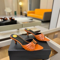 YSL「SAINT LAURENT*」 夏季新品 尖头优雅大气高跟拖鞋 —————————— 尖头设计拉长腿部线条, YSL「SAINT LAURENT*」 夏季新品 尖头优雅大气高跟拖鞋 —————————— 尖头设计拉长腿部线条,