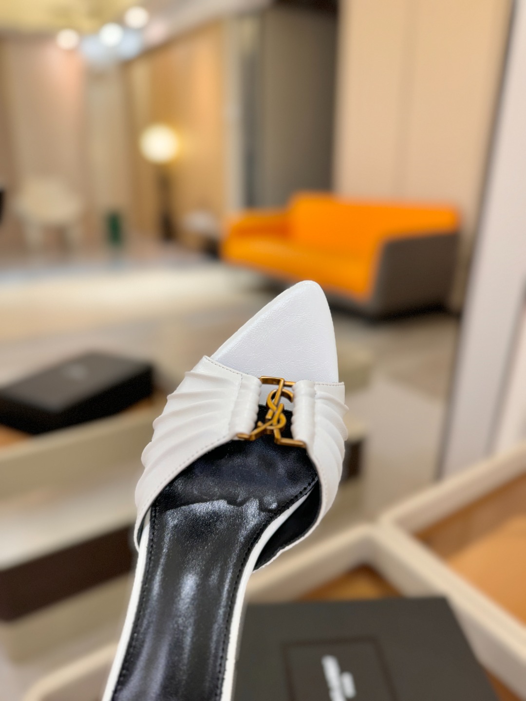 YSL「SAINT LAURENT*」 夏季新品 尖头优雅大气高跟拖鞋 —————————— 尖头设计拉长腿部线条, YSL「SAINT LAURENT*」 夏季新品 尖头优雅大气高跟拖鞋 —————————— 尖头设计拉长腿部线条,