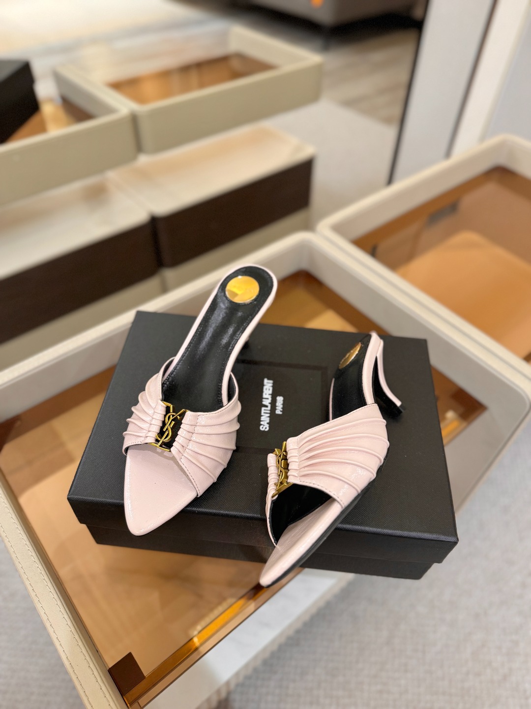YSL「SAINT LAURENT*」 夏季新品 尖头优雅大气高跟拖鞋 —————————— 尖头设计拉长腿部线条, YSL「SAINT LAURENT*」 夏季新品 尖头优雅大气高跟拖鞋 —————————— 尖头设计拉长腿部线条,