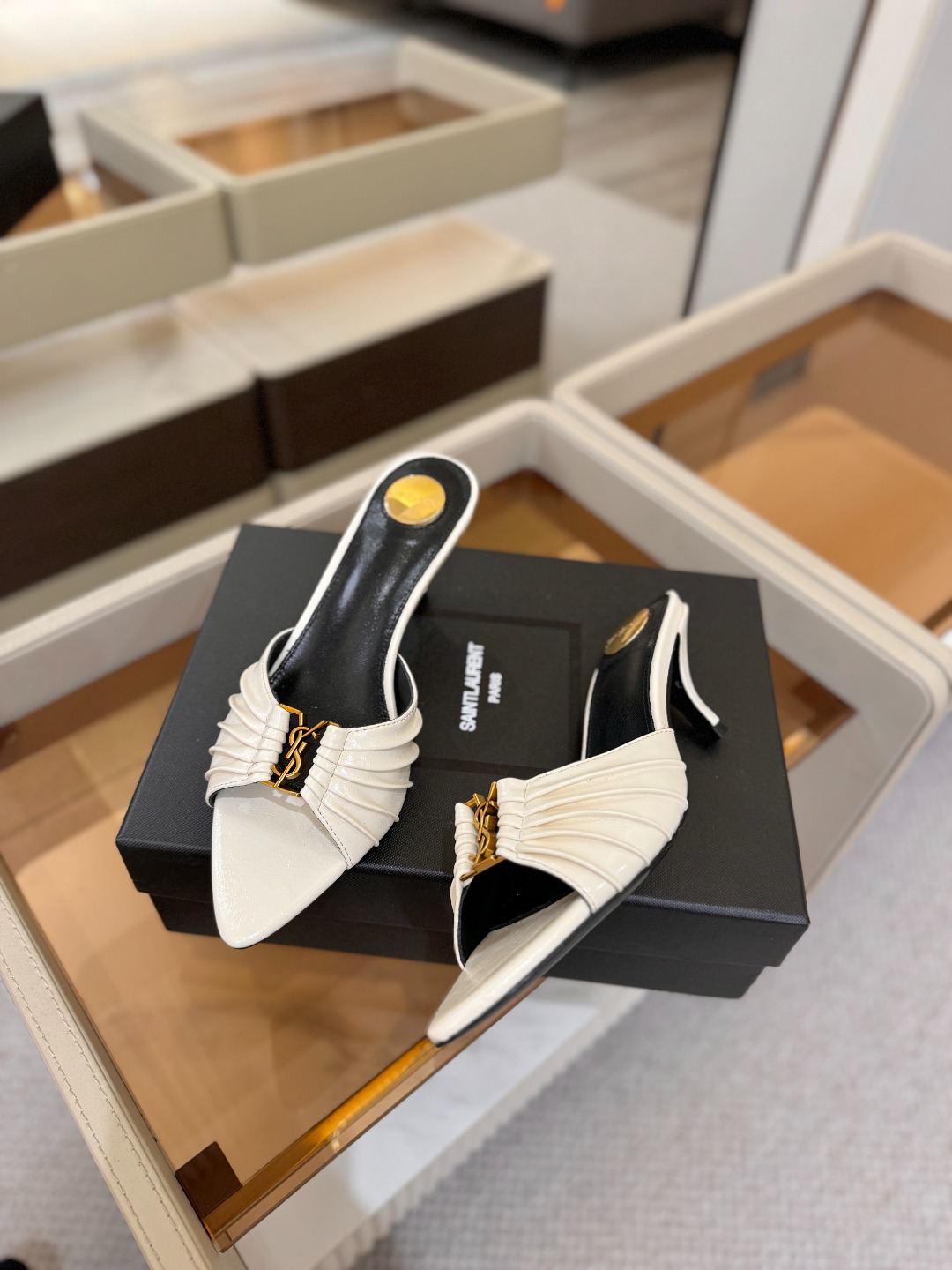 YSL「SAINT LAURENT*」 夏季新品 尖头优雅大气高跟拖鞋 —————————— 尖头设计拉长腿部线条, YSL「SAINT LAURENT*」 夏季新品 尖头优雅大气高跟拖鞋 —————————— 尖头设计拉长腿部线条,