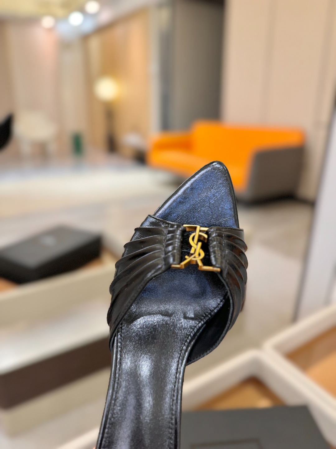 YSL「SAINT LAURENT*」 夏季新品 尖头优雅大气高跟拖鞋 —————————— 尖头设计拉长腿部线条, YSL「SAINT LAURENT*」 夏季新品 尖头优雅大气高跟拖鞋 —————————— 尖头设计拉长腿部线条,