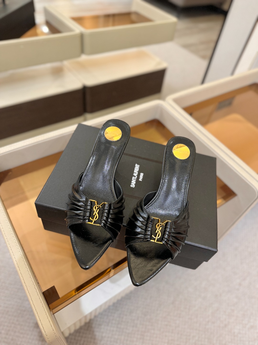 YSL「SAINT LAURENT*」 夏季新品 尖头优雅大气高跟拖鞋 —————————— 尖头设计拉长腿部线条, YSL「SAINT LAURENT*」 夏季新品 尖头优雅大气高跟拖鞋 —————————— 尖头设计拉长腿部线条,