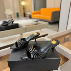 YSL「SAINT LAURENT*」 夏季新品 尖头优雅大气高跟拖鞋 —————————— 尖头设计拉长腿部线条, YSL「SAINT LAURENT*」 夏季新品 尖头优雅大气高跟拖鞋 —————————— 尖头设计拉长腿部线条,
