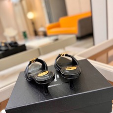 YSL「SAINT LAURENT*」 夏季新品 尖头优雅大气高跟拖鞋 —————————— 尖头设计拉长腿部线条, YSL「SAINT LAURENT*」 夏季新品 尖头优雅大气高跟拖鞋 —————————— 尖头设计拉长腿部线条,