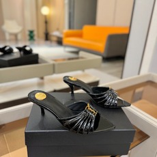 YSL「SAINT LAURENT*」 夏季新品 尖头优雅大气高跟拖鞋 —————————— 尖头设计拉长腿部线条, YSL「SAINT LAURENT*」 夏季新品 尖头优雅大气高跟拖鞋 —————————— 尖头设计拉长腿部线条,