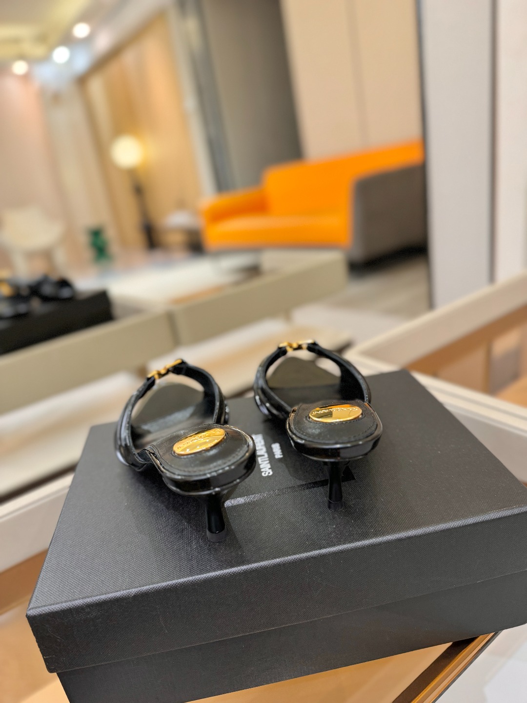 YSL「SAINT LAURENT*」 夏季新品 尖头优雅大气高跟拖鞋 —————————— 尖头设计拉长腿部线条, YSL「SAINT LAURENT*」 夏季新品 尖头优雅大气高跟拖鞋 —————————— 尖头设计拉长腿部线条,