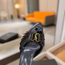 YSL「SAINT LAURENT*」 夏季新品 尖头优雅大气高跟拖鞋 —————————— 尖头设计拉长腿部线条, YSL「SAINT LAURENT*」 夏季新品 尖头优雅大气高跟拖鞋 —————————— 尖头设计拉长腿部线条,