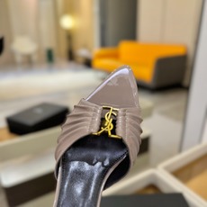 YSL「SAINT LAURENT*」 夏季新品 尖头优雅大气高跟拖鞋 —————————— 尖头设计拉长腿部线条, YSL「SAINT LAURENT*」 夏季新品 尖头优雅大气高跟拖鞋 —————————— 尖头设计拉长腿部线条,