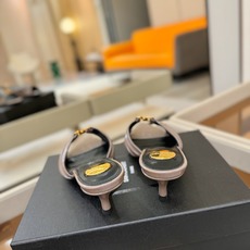YSL「SAINT LAURENT*」 夏季新品 尖头优雅大气高跟拖鞋 —————————— 尖头设计拉长腿部线条, YSL「SAINT LAURENT*」 夏季新品 尖头优雅大气高跟拖鞋 —————————— 尖头设计拉长腿部线条,
