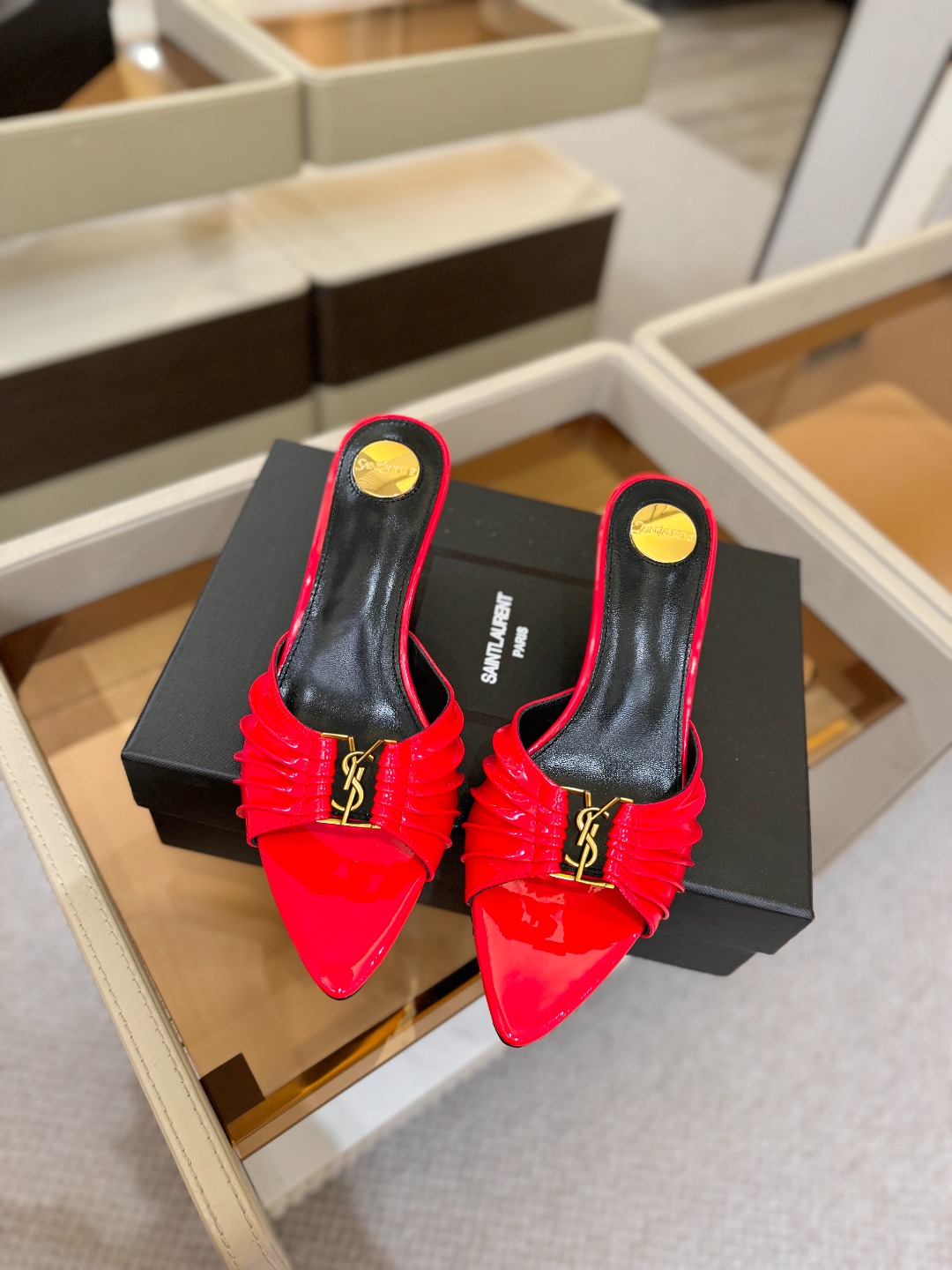 YSL「SAINT LAURENT*」 夏季新品 尖头优雅大气高跟拖鞋 —————————— 尖头设计拉长腿部线条, YSL「SAINT LAURENT*」 夏季新品 尖头优雅大气高跟拖鞋 —————————— 尖头设计拉长腿部线条,