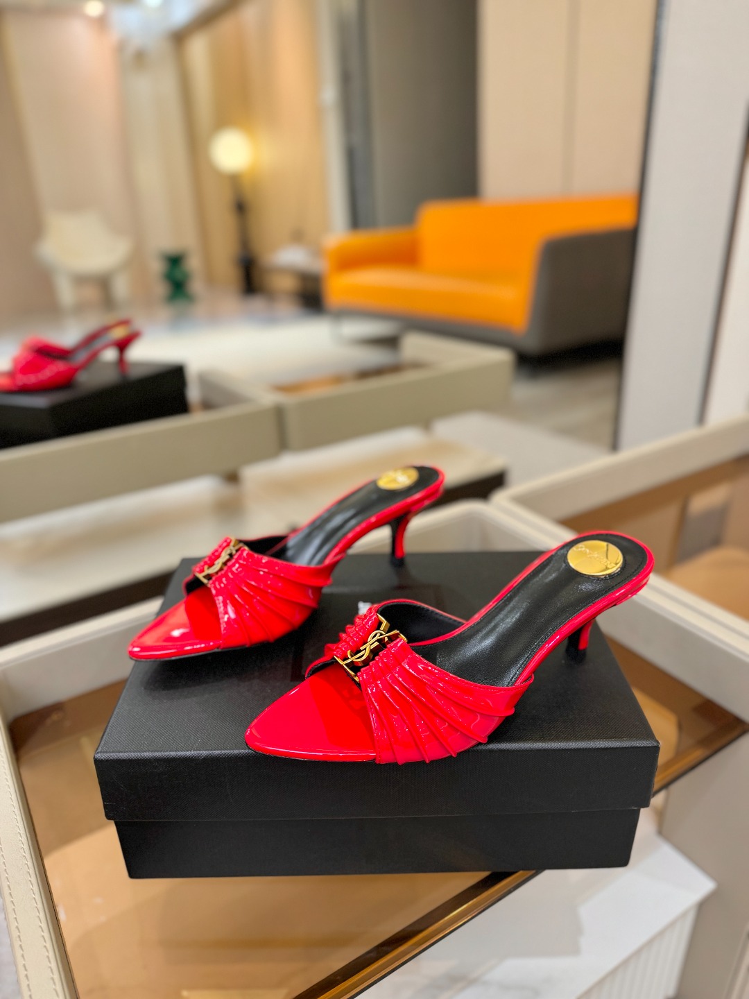 YSL「SAINT LAURENT*」 夏季新品 尖头优雅大气高跟拖鞋 —————————— 尖头设计拉长腿部线条, YSL「SAINT LAURENT*」 夏季新品 尖头优雅大气高跟拖鞋 —————————— 尖头设计拉长腿部线条,
