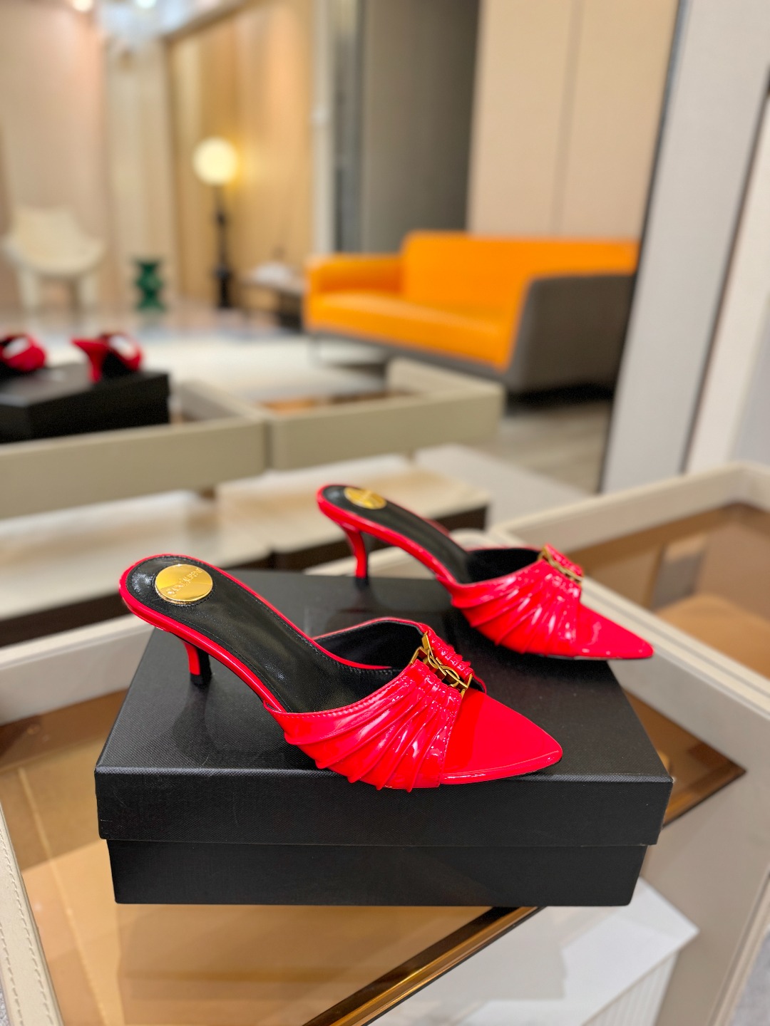YSL「SAINT LAURENT*」 夏季新品 尖头优雅大气高跟拖鞋 —————————— 尖头设计拉长腿部线条, YSL「SAINT LAURENT*」 夏季新品 尖头优雅大气高跟拖鞋 —————————— 尖头设计拉长腿部线条,