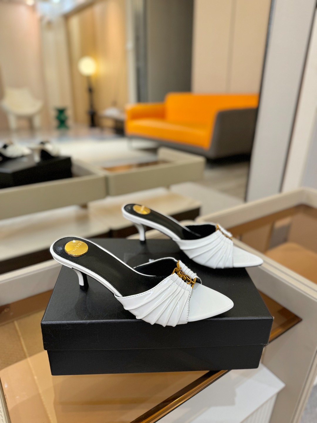 YSL「SAINT LAURENT*」 夏季新品 尖头优雅大气高跟拖鞋 —————————— 尖头设计拉长腿部线条, YSL「SAINT LAURENT*」 夏季新品 尖头优雅大气高跟拖鞋 —————————— 尖头设计拉长腿部线条,