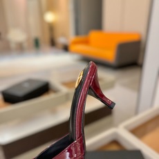 YSL「SAINT LAURENT*」 夏季新品 尖头优雅大气高跟拖鞋 —————————— 尖头设计拉长腿部线条, YSL「SAINT LAURENT*」 夏季新品 尖头优雅大气高跟拖鞋 —————————— 尖头设计拉长腿部线条,