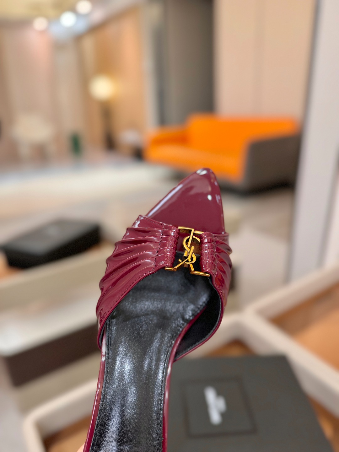 YSL「SAINT LAURENT*」 夏季新品 尖头优雅大气高跟拖鞋 —————————— 尖头设计拉长腿部线条, YSL「SAINT LAURENT*」 夏季新品 尖头优雅大气高跟拖鞋 —————————— 尖头设计拉长腿部线条,