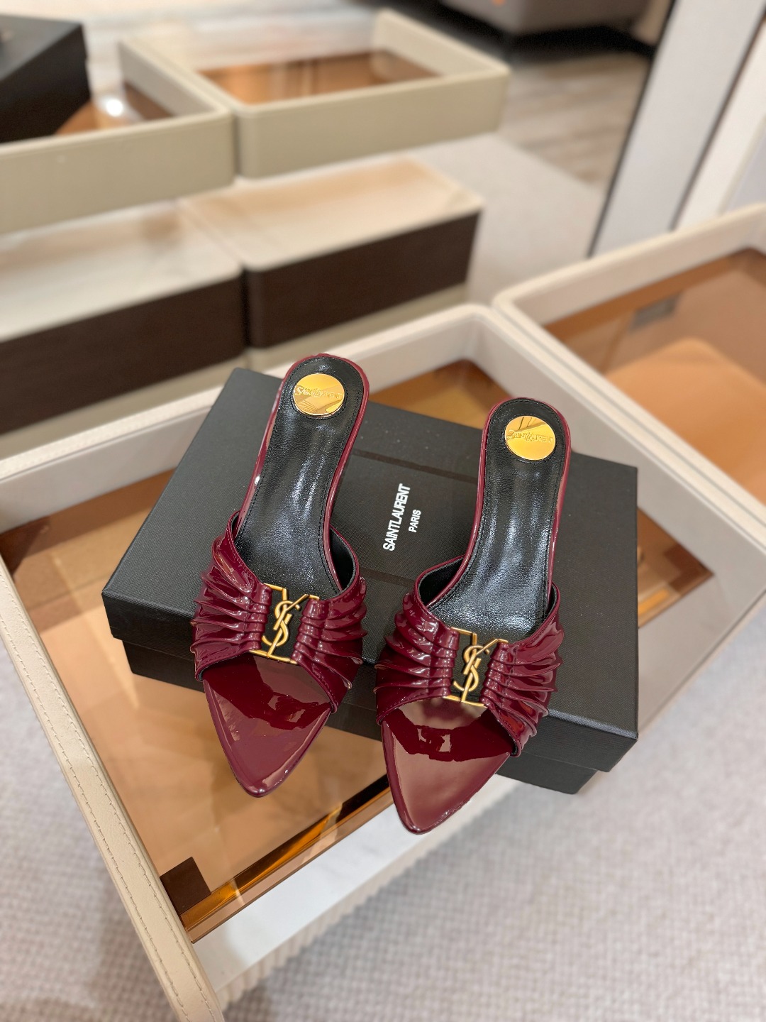 YSL「SAINT LAURENT*」 夏季新品 尖头优雅大气高跟拖鞋 —————————— 尖头设计拉长腿部线条, YSL「SAINT LAURENT*」 夏季新品 尖头优雅大气高跟拖鞋 —————————— 尖头设计拉长腿部线条,