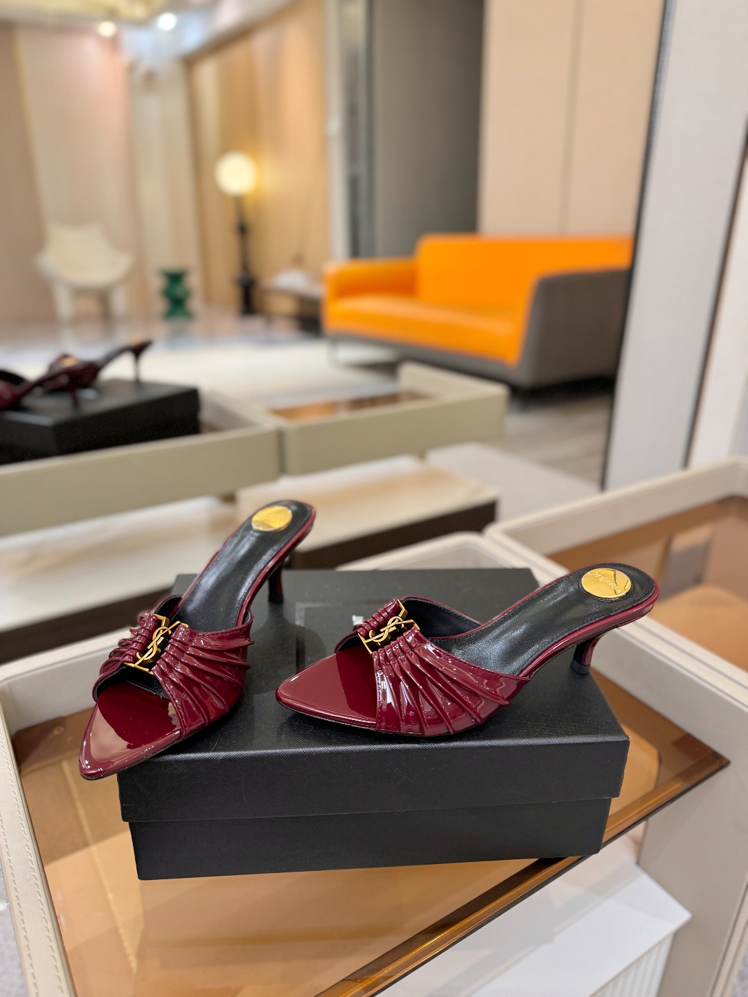 YSL「SAINT LAURENT*」 夏季新品 尖头优雅大气高跟拖鞋 —————————— 尖头设计拉长腿部线条, YSL「SAINT LAURENT*」 夏季新品 尖头优雅大气高跟拖鞋 —————————— 尖头设计拉长腿部线条,