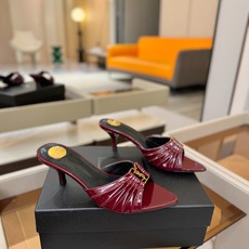 YSL「SAINT LAURENT*」 夏季新品 尖头优雅大气高跟拖鞋 —————————— 尖头设计拉长腿部线条, YSL「SAINT LAURENT*」 夏季新品 尖头优雅大气高跟拖鞋 —————————— 尖头设计拉长腿部线条,
