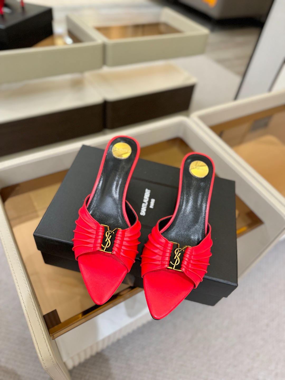 YSL「SAINT LAURENT*」 夏季新品 金属头优雅大气高跟凉鞋 —————————— 全新春夏系列后带方扣高 YSL「SAINT LAURENT*」 夏季新品 金属头优雅大气高跟凉鞋 —————————— 全新春夏系列后带方扣高