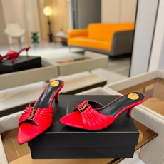 YSL「SAINT LAURENT*」 夏季新品 金属头优雅大气高跟凉鞋 —————————— 全新春夏系列后带方扣高 YSL「SAINT LAURENT*」 夏季新品 金属头优雅大气高跟凉鞋 —————————— 全新春夏系列后带方扣高