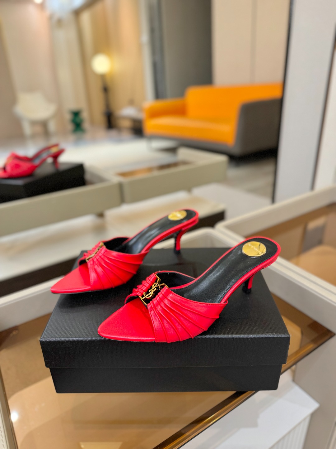 YSL「SAINT LAURENT*」 夏季新品 金属头优雅大气高跟凉鞋 —————————— 全新春夏系列后带方扣高 YSL「SAINT LAURENT*」 夏季新品 金属头优雅大气高跟凉鞋 —————————— 全新春夏系列后带方扣高