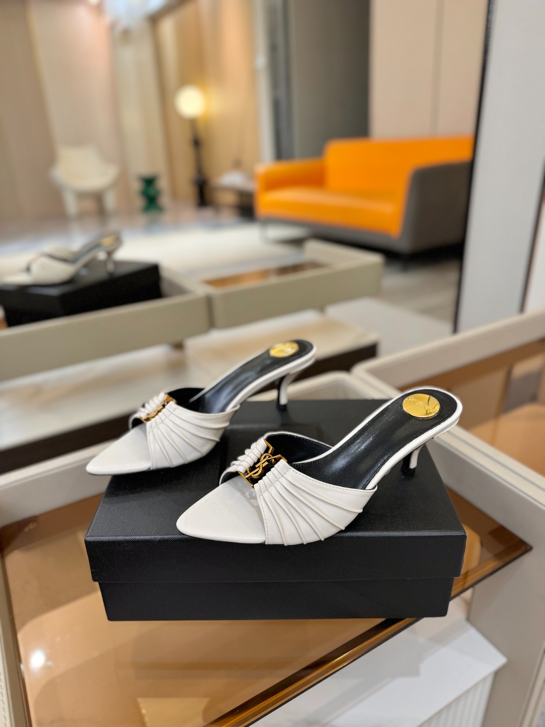 YSL「SAINT LAURENT*」 夏季新品 金属头优雅大气高跟凉鞋 —————————— 全新春夏系列后带方扣高 YSL「SAINT LAURENT*」 夏季新品 金属头优雅大气高跟凉鞋 —————————— 全新春夏系列后带方扣高