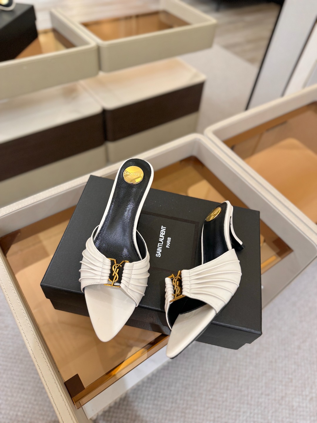 YSL「SAINT LAURENT*」 夏季新品 金属头优雅大气高跟凉鞋 —————————— 全新春夏系列后带方扣高 YSL「SAINT LAURENT*」 夏季新品 金属头优雅大气高跟凉鞋 —————————— 全新春夏系列后带方扣高