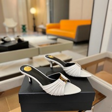 YSL「SAINT LAURENT*」 夏季新品 金属头优雅大气高跟凉鞋 —————————— 全新春夏系列后带方扣高 YSL「SAINT LAURENT*」 夏季新品 金属头优雅大气高跟凉鞋 —————————— 全新春夏系列后带方扣高
