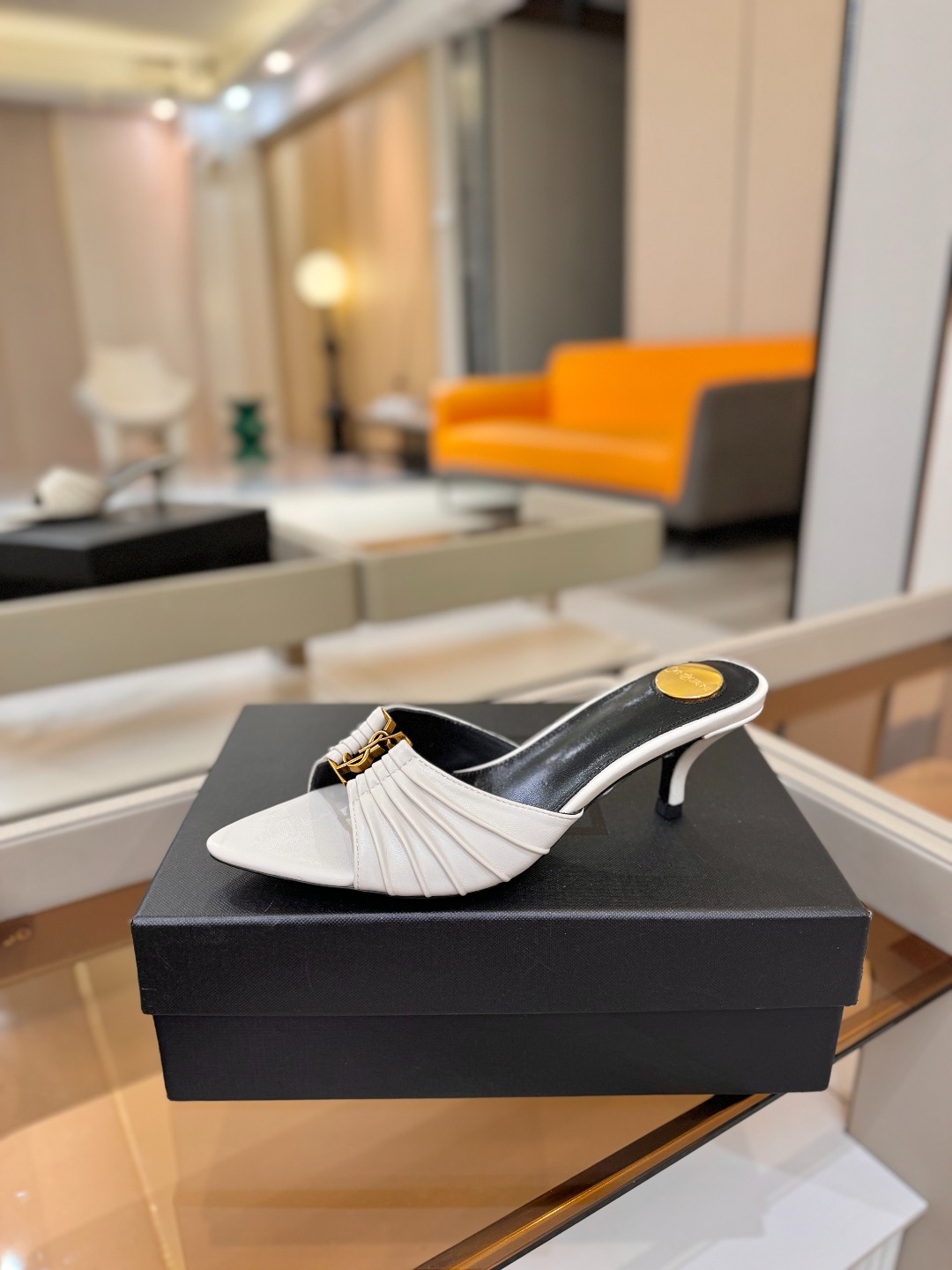 YSL「SAINT LAURENT*」  夏季新品 金属头优雅大气高跟凉鞋 —————————— 全新春夏系列后带方扣高