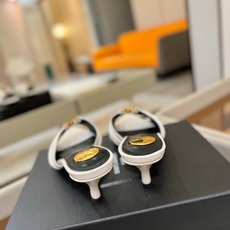 YSL「SAINT LAURENT*」 夏季新品 金属头优雅大气高跟凉鞋 —————————— 全新春夏系列后带方扣高 YSL「SAINT LAURENT*」 夏季新品 金属头优雅大气高跟凉鞋 —————————— 全新春夏系列后带方扣高
