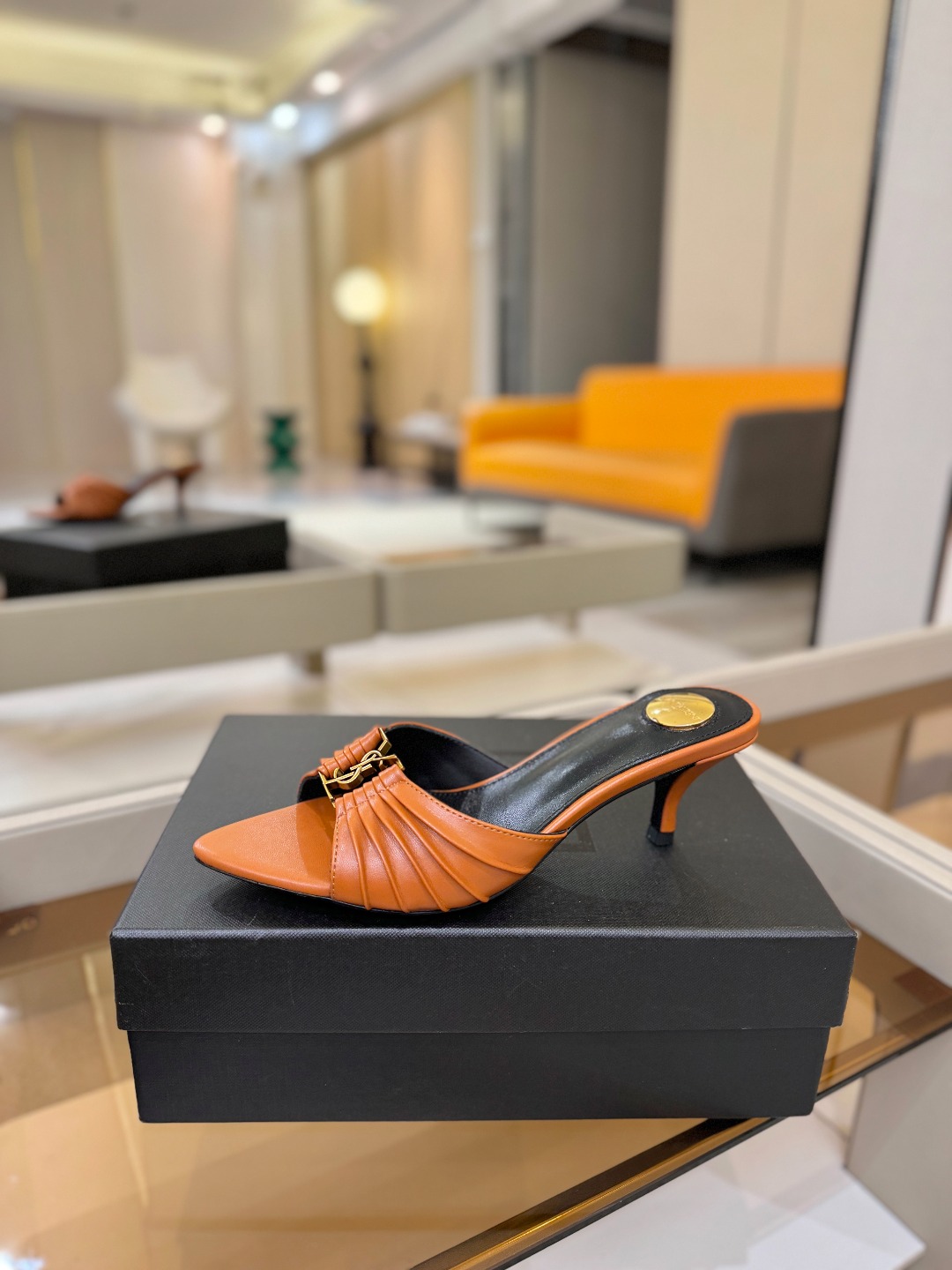 YSL「SAINT LAURENT*」  夏季新品 金属头优雅大气高跟凉鞋 —————————— 全新春夏系列后带方扣高