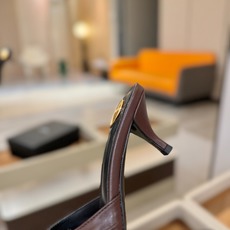 YSL「SAINT LAURENT*」 夏季新品 金属头优雅大气高跟凉鞋 —————————— 全新春夏系列后带方扣高 YSL「SAINT LAURENT*」 夏季新品 金属头优雅大气高跟凉鞋 —————————— 全新春夏系列后带方扣高