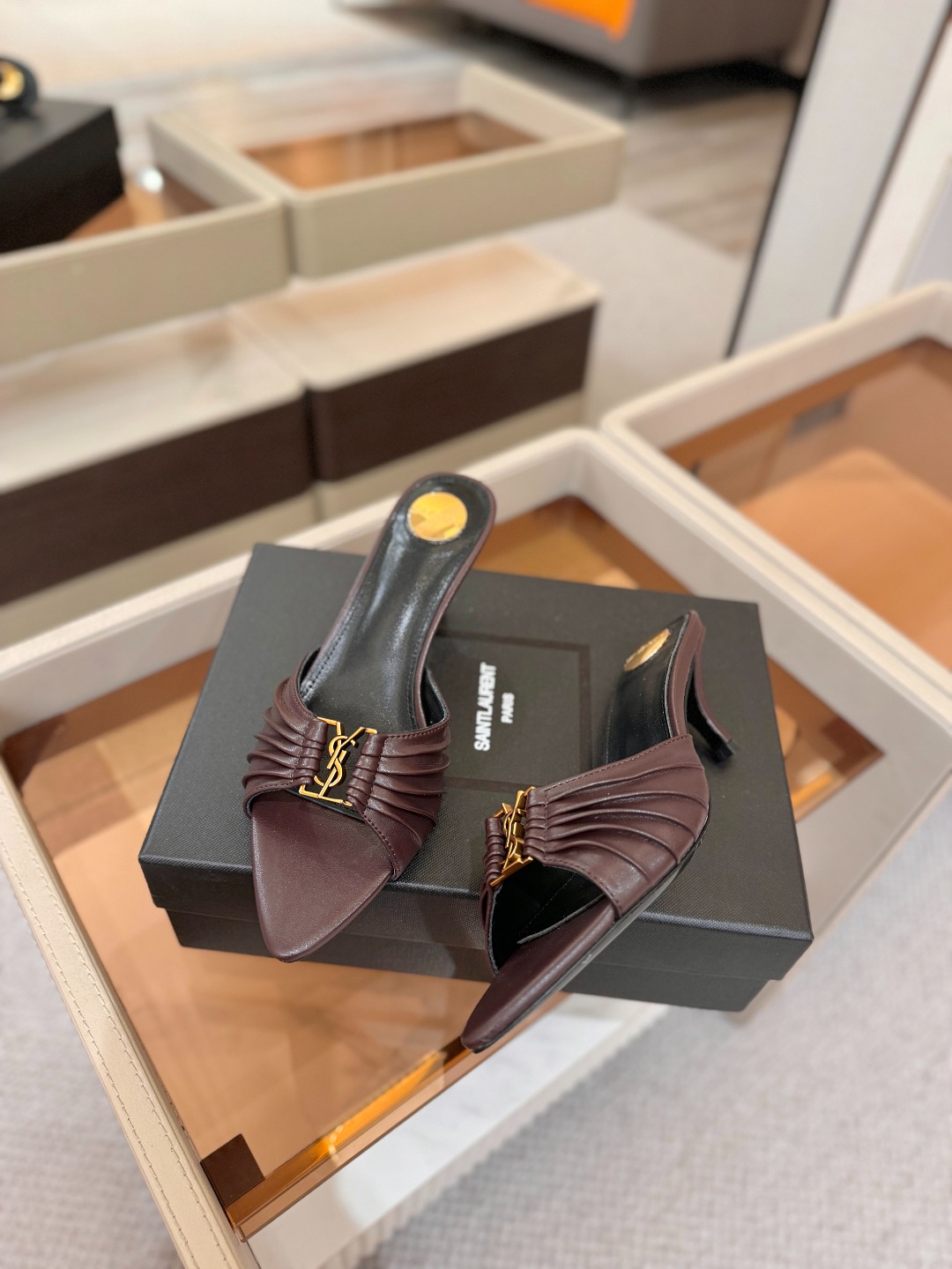 YSL「SAINT LAURENT*」 夏季新品 金属头优雅大气高跟凉鞋 —————————— 全新春夏系列后带方扣高 YSL「SAINT LAURENT*」 夏季新品 金属头优雅大气高跟凉鞋 —————————— 全新春夏系列后带方扣高
