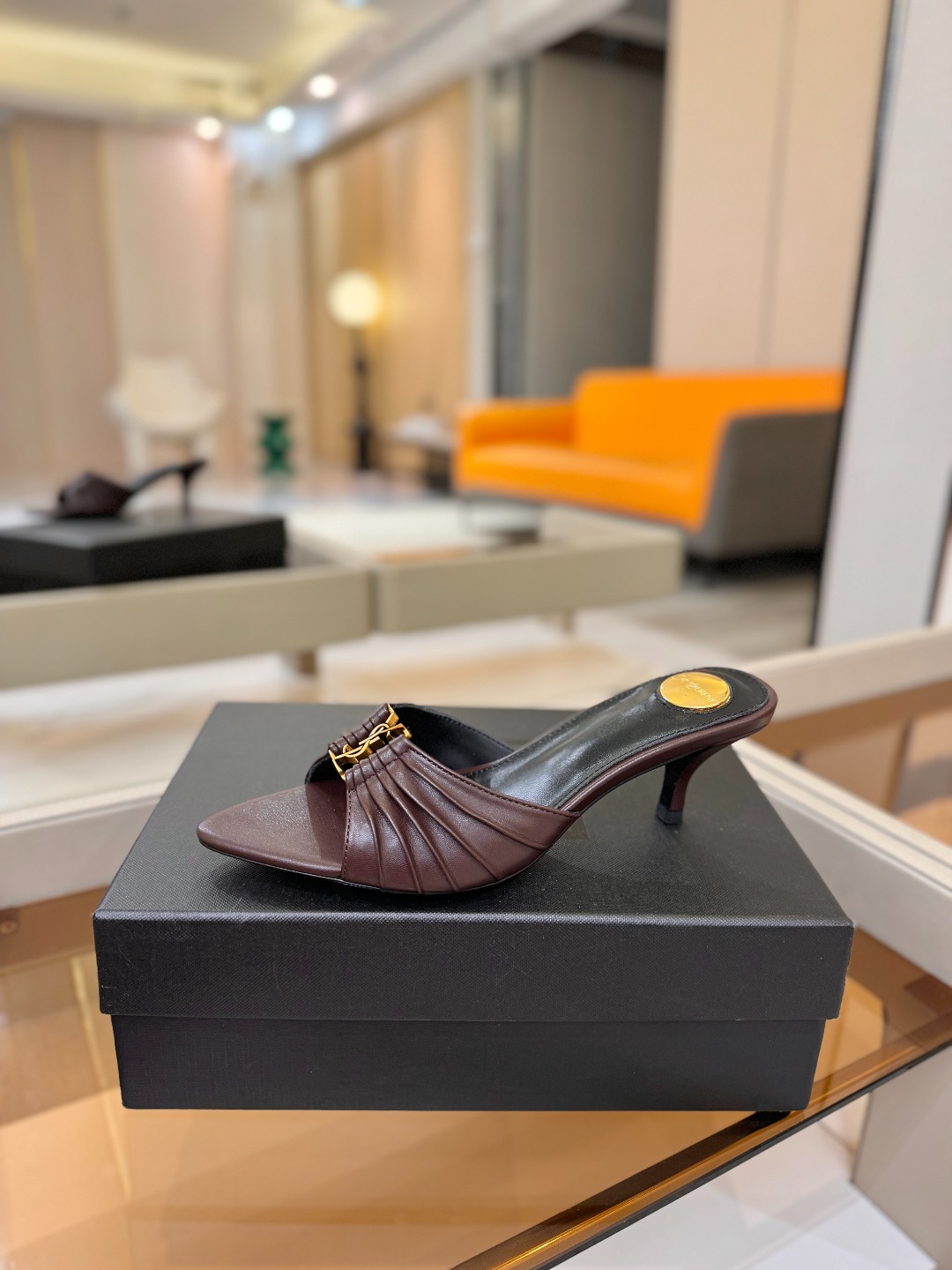 YSL「SAINT LAURENT*」  夏季新品 金属头优雅大气高跟凉鞋 —————————— 全新春夏系列后带方扣高