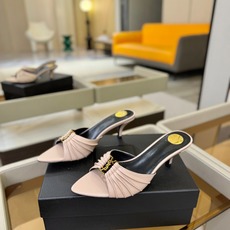 YSL「SAINT LAURENT*」 夏季新品 金属头优雅大气高跟凉鞋 —————————— 全新春夏系列后带方扣高 YSL「SAINT LAURENT*」 夏季新品 金属头优雅大气高跟凉鞋 —————————— 全新春夏系列后带方扣高