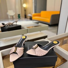 YSL「SAINT LAURENT*」 夏季新品 金属头优雅大气高跟凉鞋 —————————— 全新春夏系列后带方扣高 YSL「SAINT LAURENT*」 夏季新品 金属头优雅大气高跟凉鞋 —————————— 全新春夏系列后带方扣高