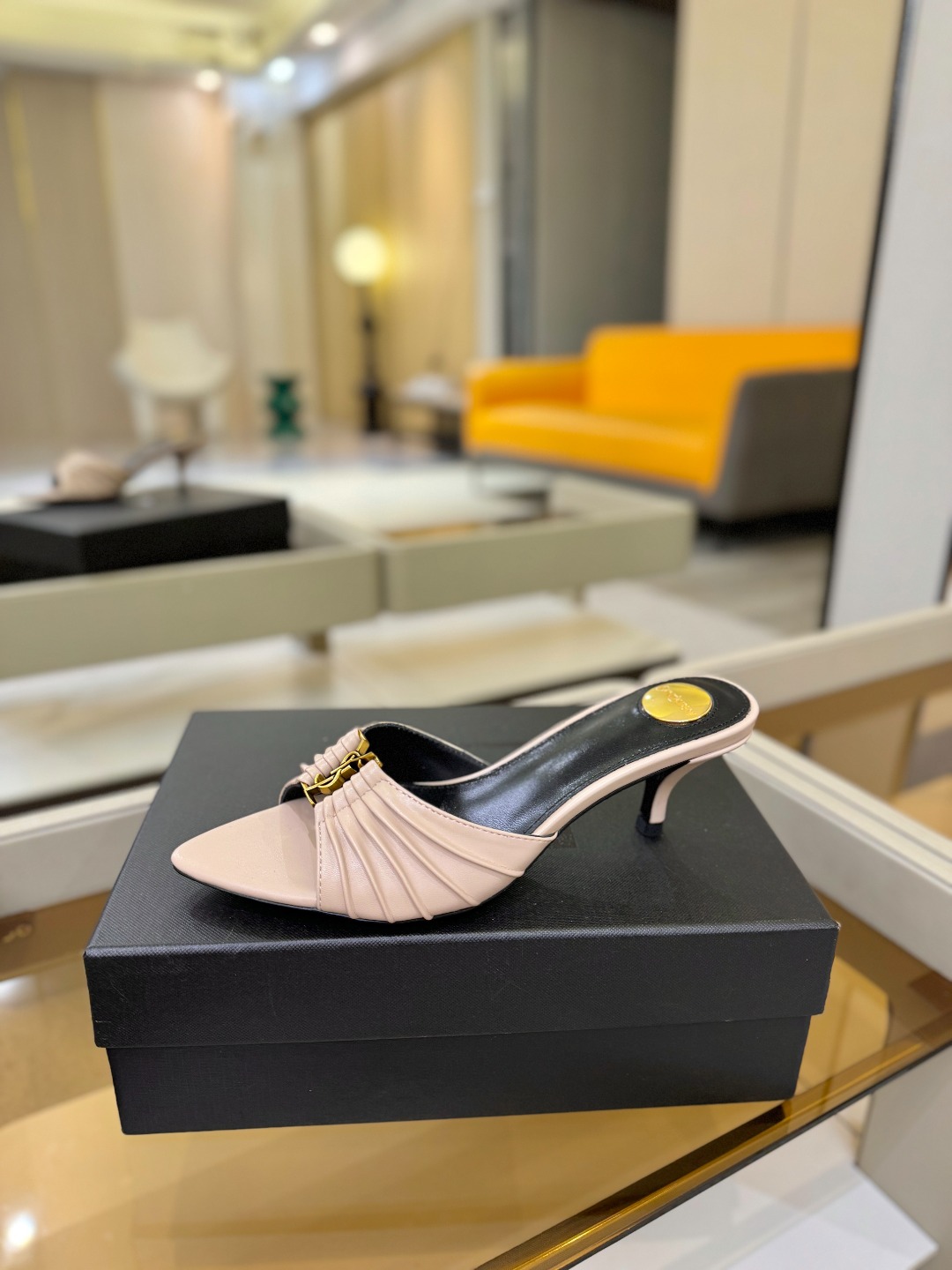 YSL「SAINT LAURENT*」  夏季新品 金属头优雅大气高跟凉鞋 —————————— 全新春夏系列后带方扣高