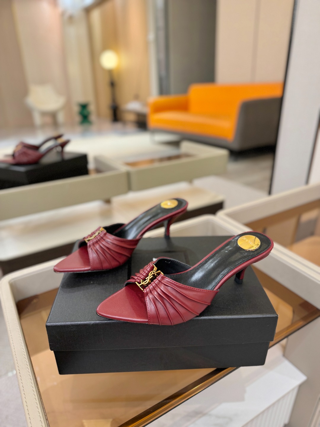 YSL「SAINT LAURENT*」 夏季新品 金属头优雅大气高跟凉鞋 —————————— 全新春夏系列后带方扣高 YSL「SAINT LAURENT*」 夏季新品 金属头优雅大气高跟凉鞋 —————————— 全新春夏系列后带方扣高