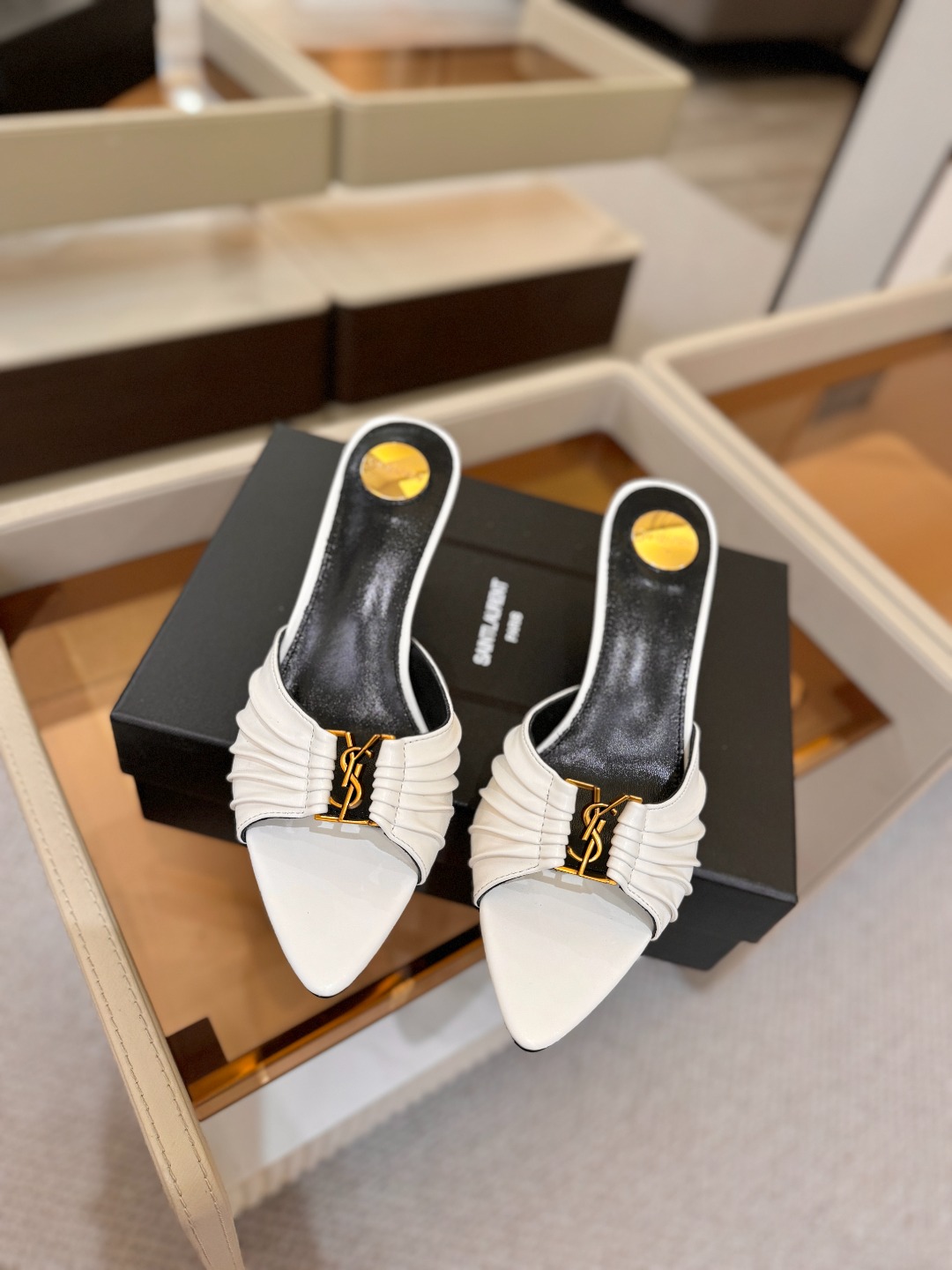 YSL「SAINT LAURENT*」 夏季新品 金属头优雅大气高跟凉鞋 —————————— 全新春夏系列后带方扣高 YSL「SAINT LAURENT*」 夏季新品 金属头优雅大气高跟凉鞋 —————————— 全新春夏系列后带方扣高