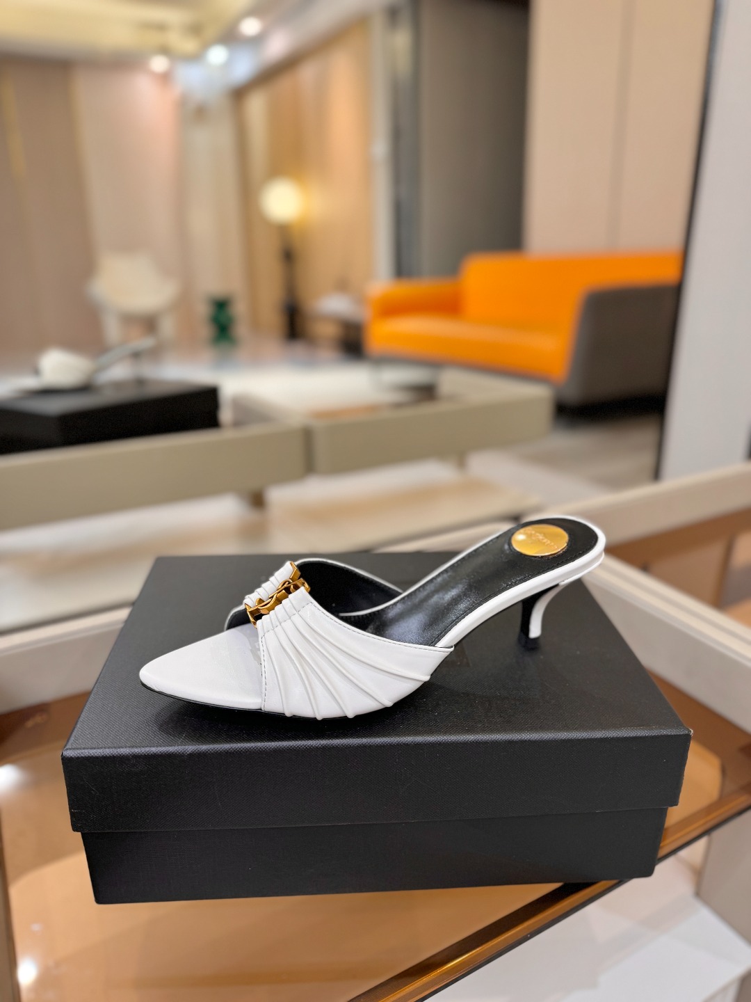 YSL「SAINT LAURENT*」  夏季新品 金属头优雅大气高跟凉鞋 —————————— 全新春夏系列后带方扣高